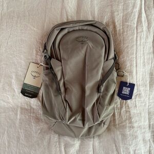 OSPREY NWT Daylite “Concrete Gray” Backpack